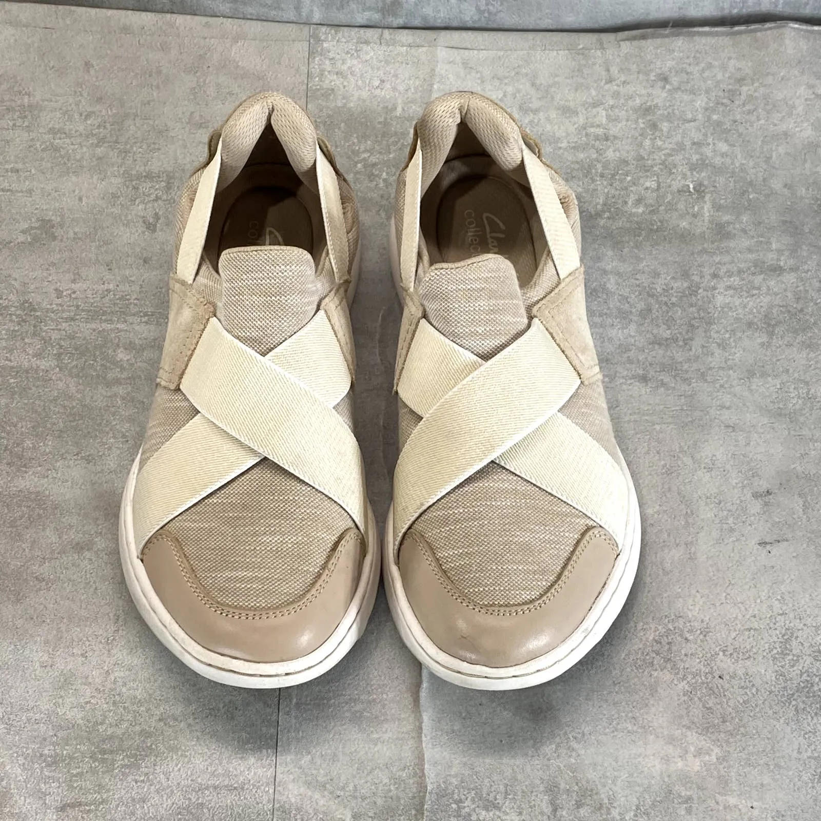 CLARKS COLLECTION Women's Sand Combination Teagan Go Slip-On Sneakers SZ 9