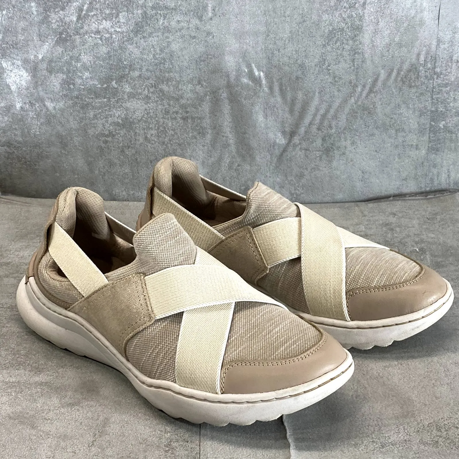 CLARKS COLLECTION Women's Sand Combination Teagan Go Slip-On Sneakers SZ 9