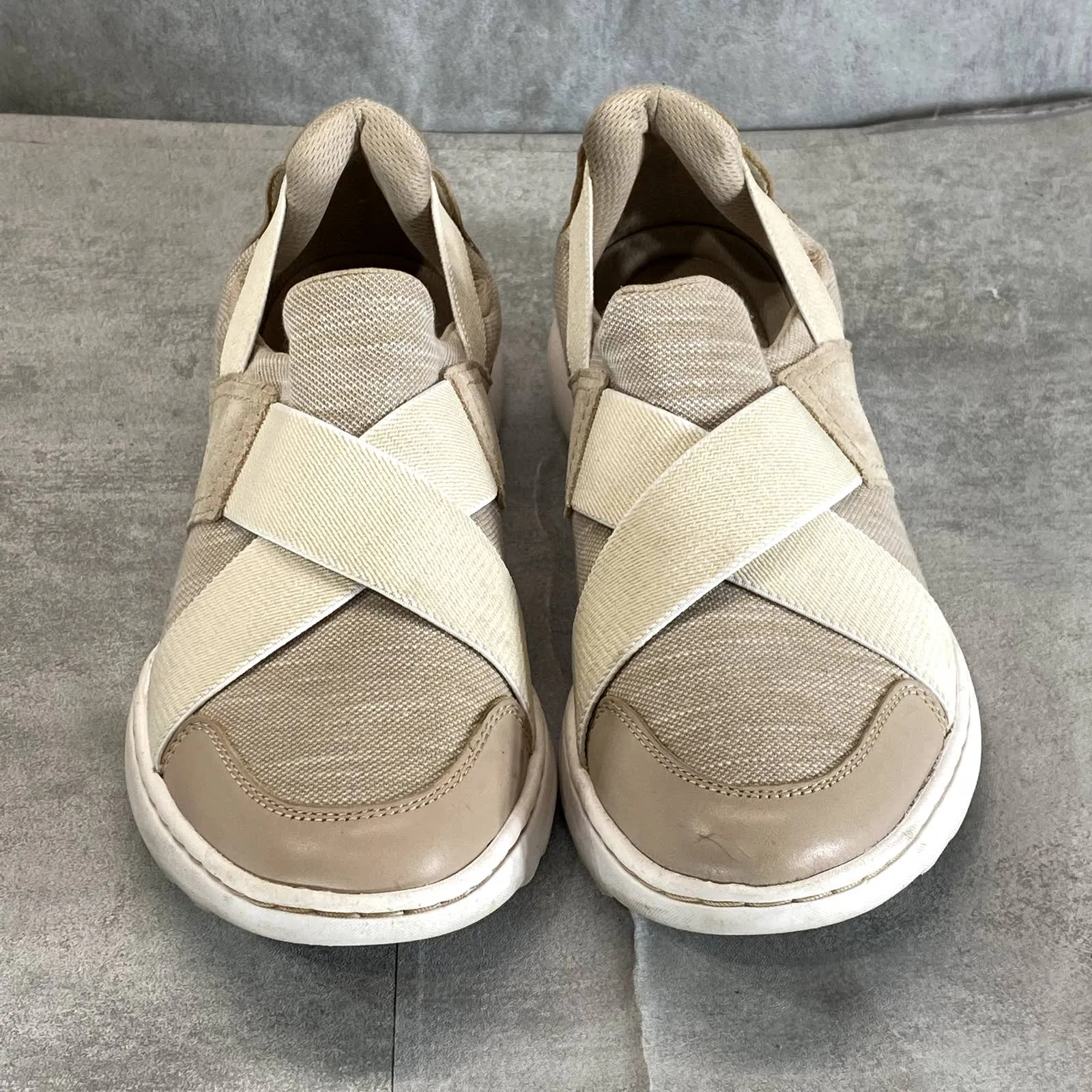 CLARKS COLLECTION Women's Sand Combination Teagan Go Slip-On Sneakers SZ 9