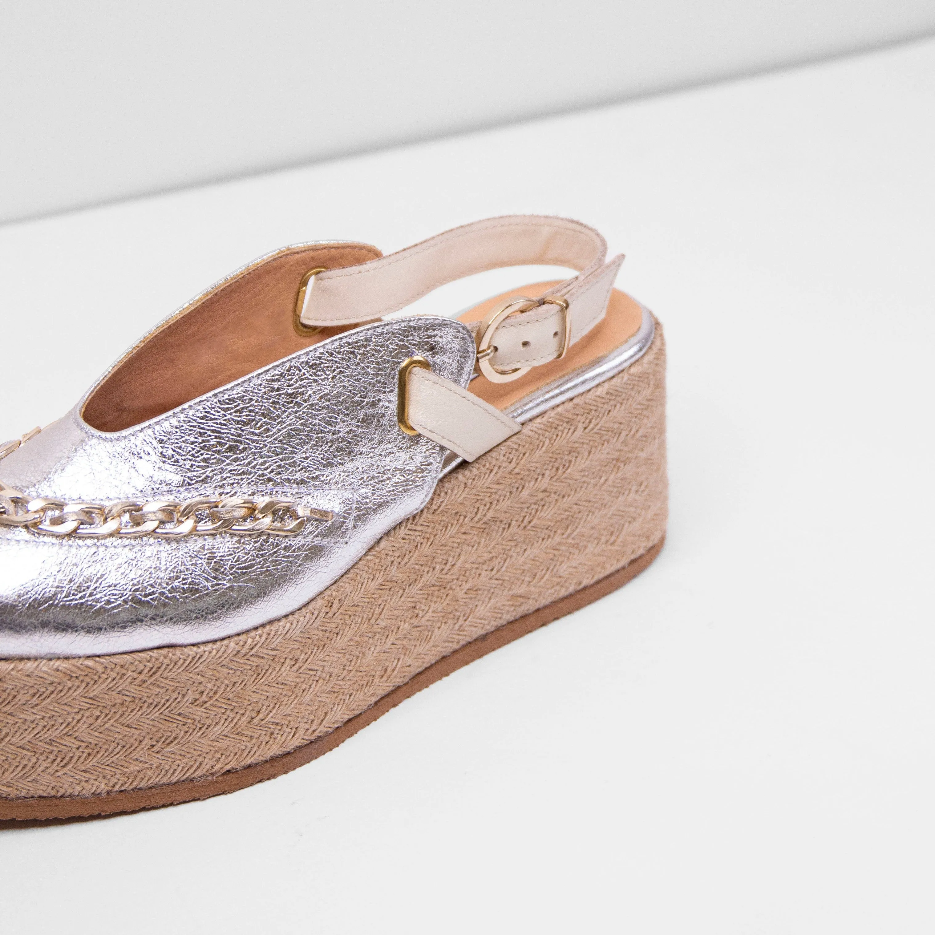 Fora silver platform
