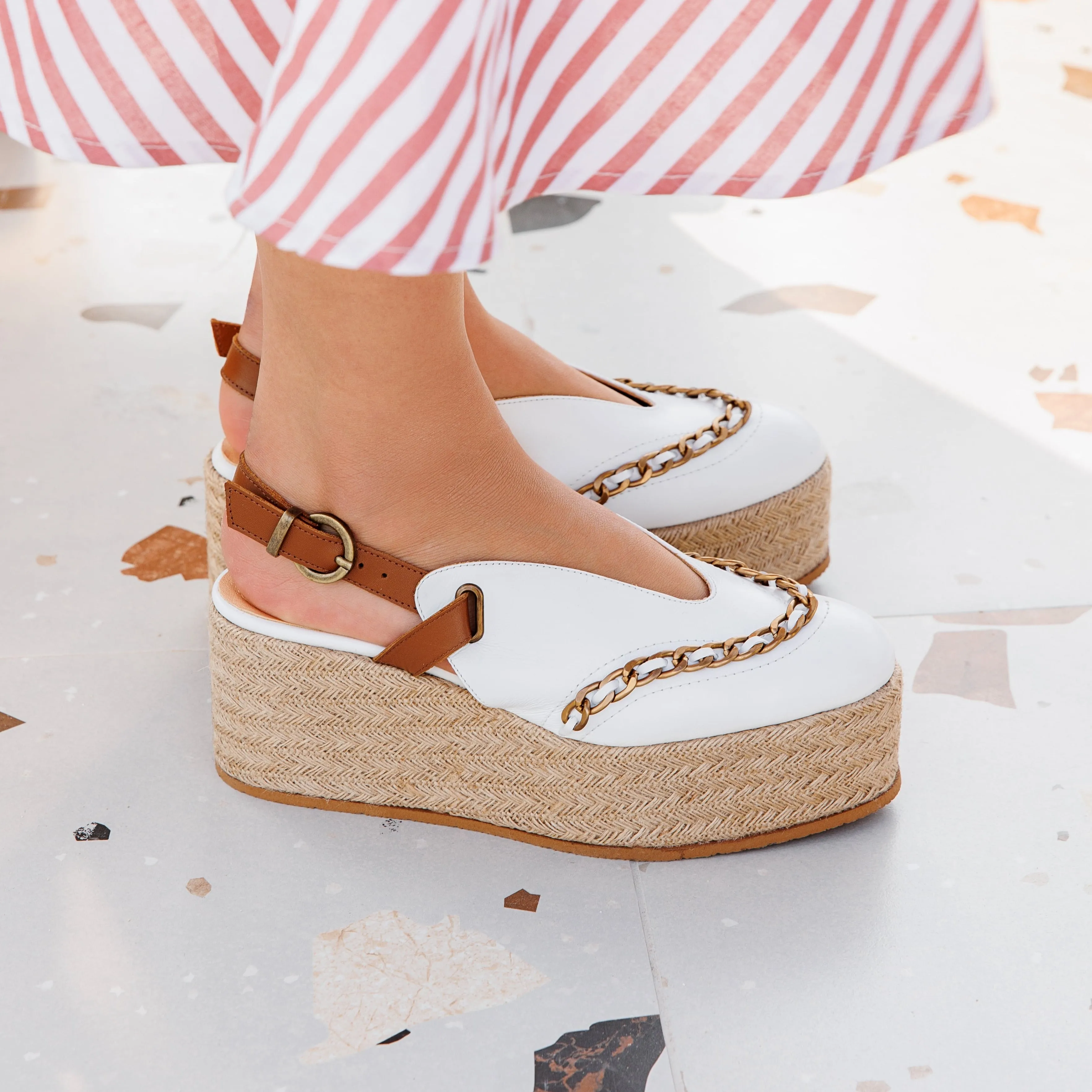 Fora white platform